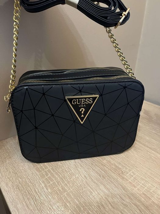 Czarna Torebka damska Guess
