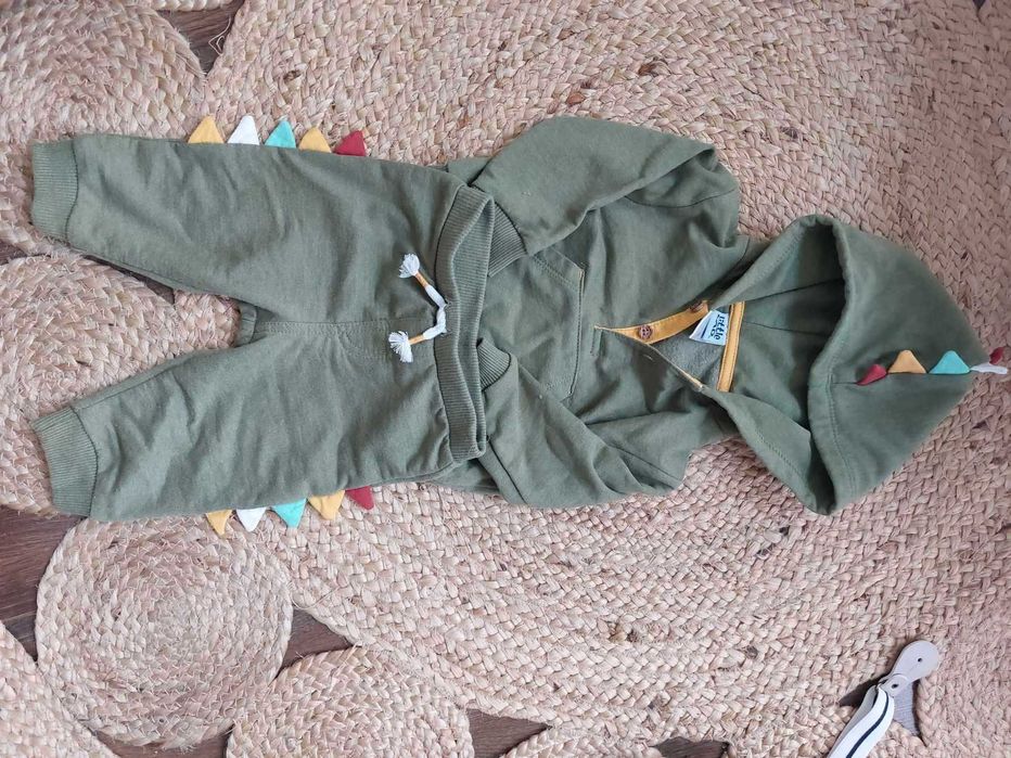 komplet-dresowy-dres-68-74 zielony-dinozaur-bluza-z-kapturem-6-9mc
