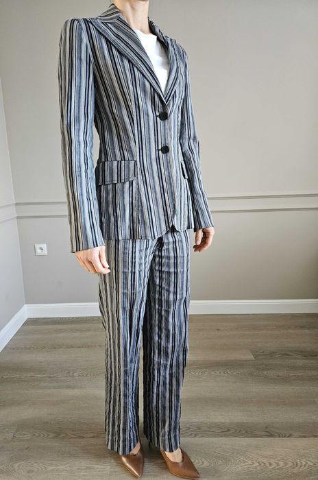 Oryginalny, sportowy garnitur w paski