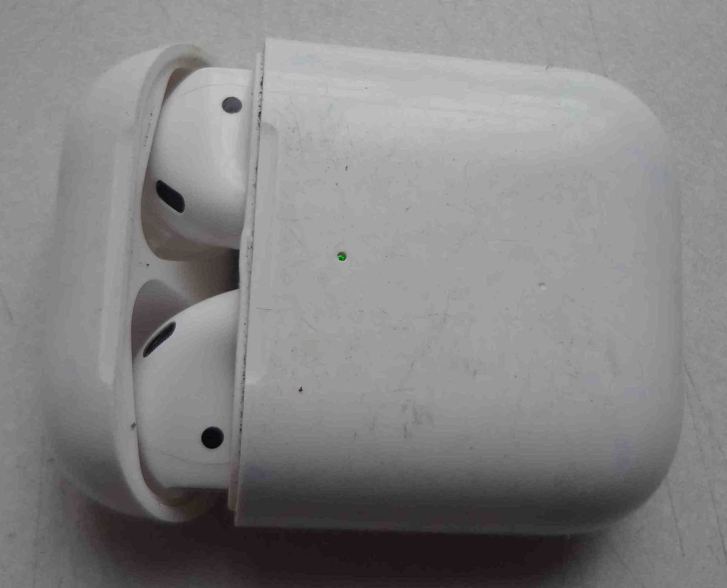 Наушники AirPods A2032 футляр A1938