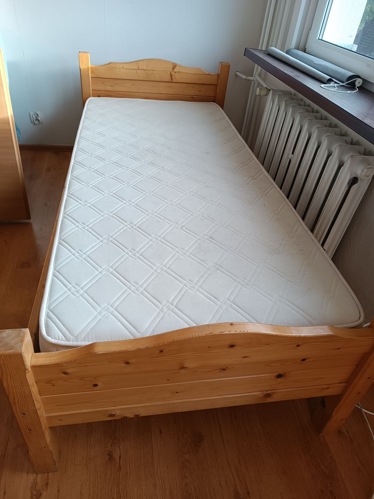 Sprzedam pojedyncze łóżko drewniane