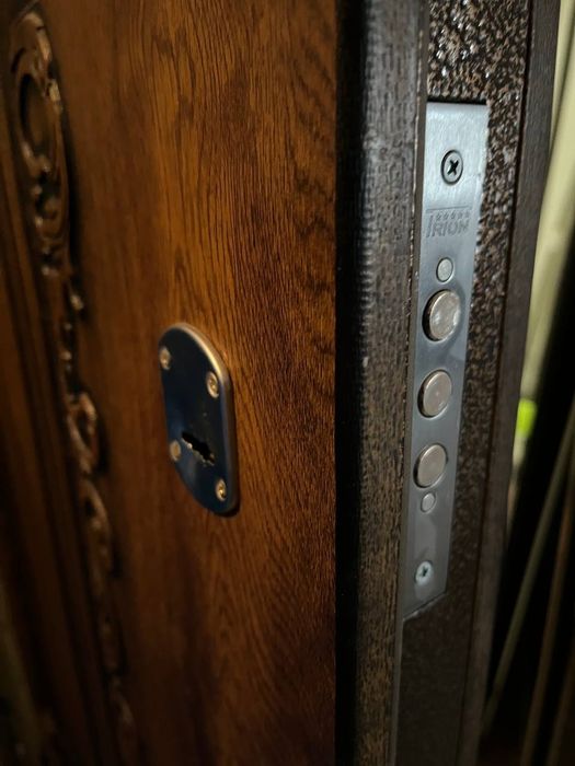 Вхідні двері дверь входная