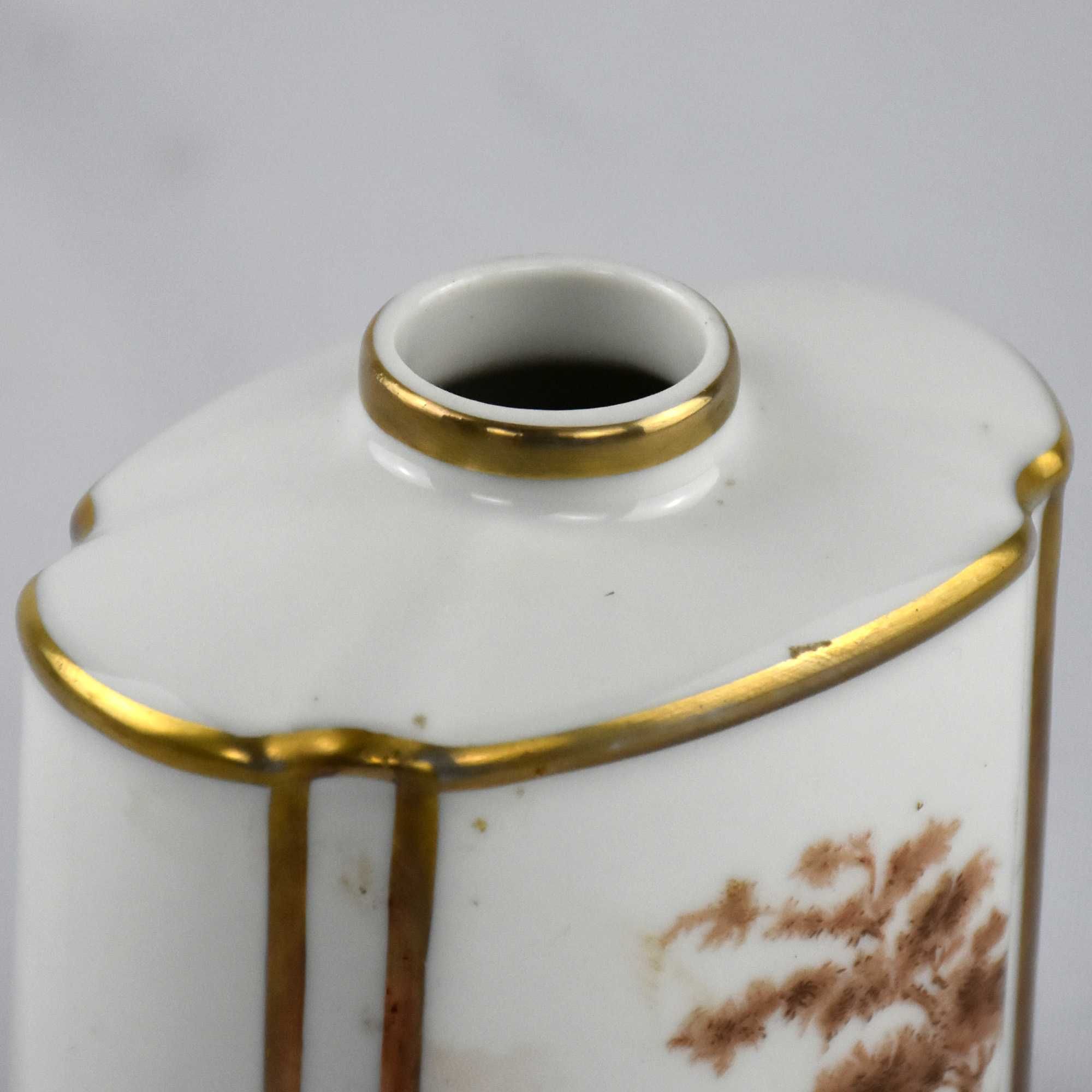 Frasco de perfume em porcelana decorado com paisagens e friso a ouro