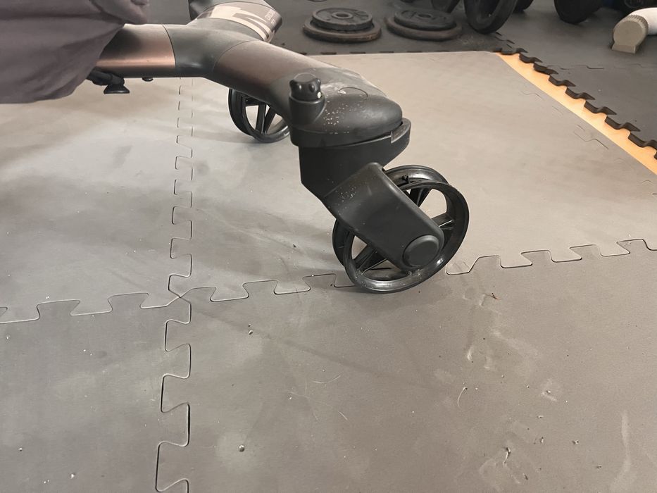 Carrinho de bebé com ovinho e sistema de Isofix