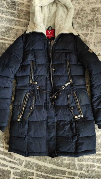 зимова куртка для худенької дівчинки від 12 до 14 років.