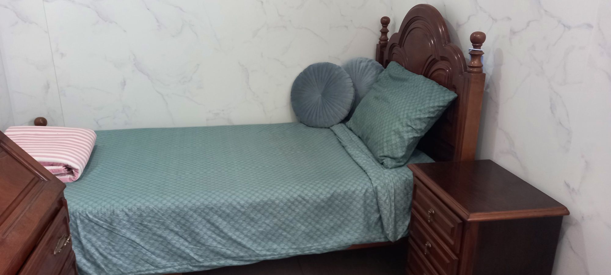 Mobilia de quarto Completa - Cama Colchão Cómoda Escribaninha mesa C