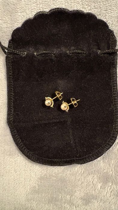 * Brincos em ouro 18 quilates com pérolas *