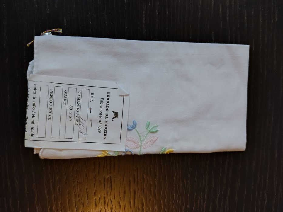 Lenço bordado da Madeira