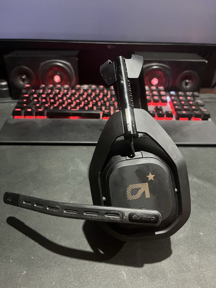Astro A50 Wireless.  Sluchawki gamingowe bezprzewodowe + stacja PC/XBO