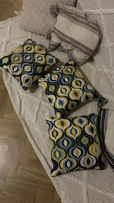 Trzy poduszki typu „jasiek”