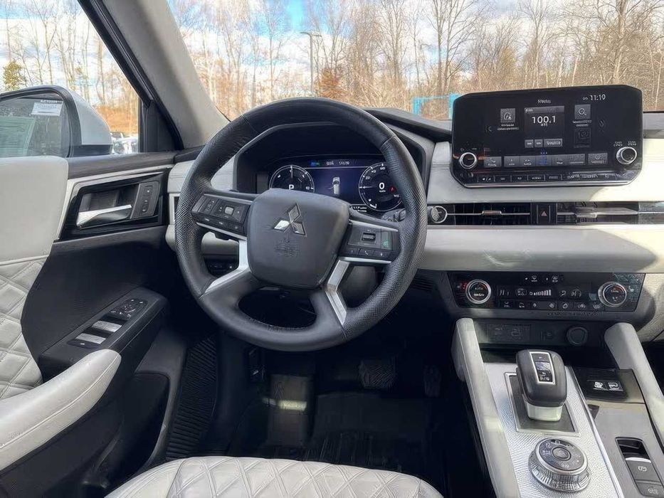 Mitsubishi Outlander Hybrid Plug-in      2023