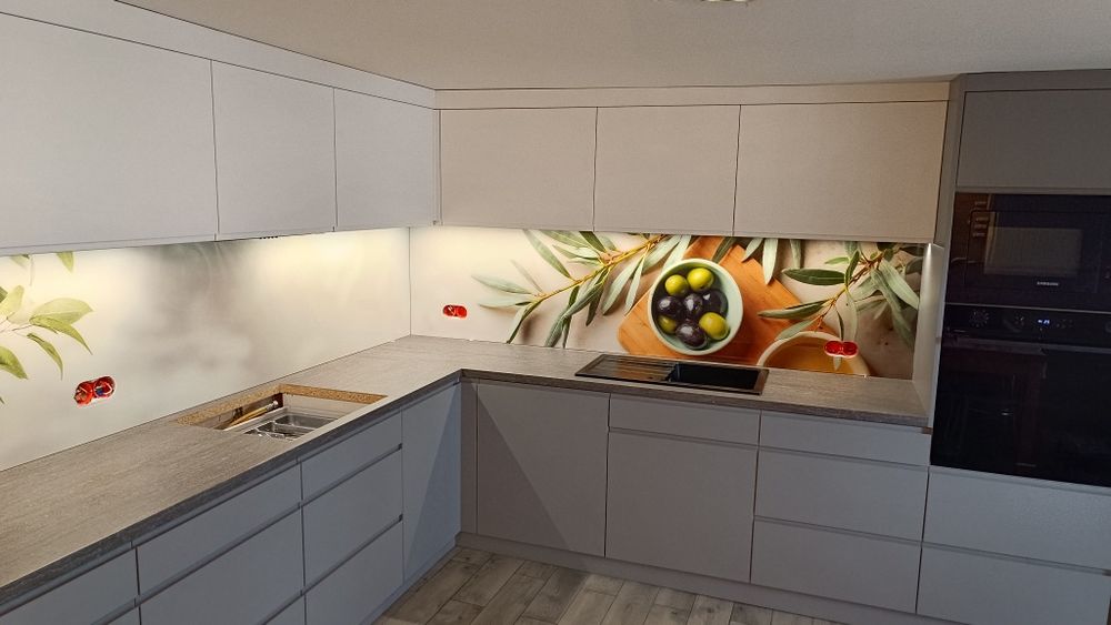 Panele szklane na wymiar – lacobel, grafiki na szkle, szkło hartowane