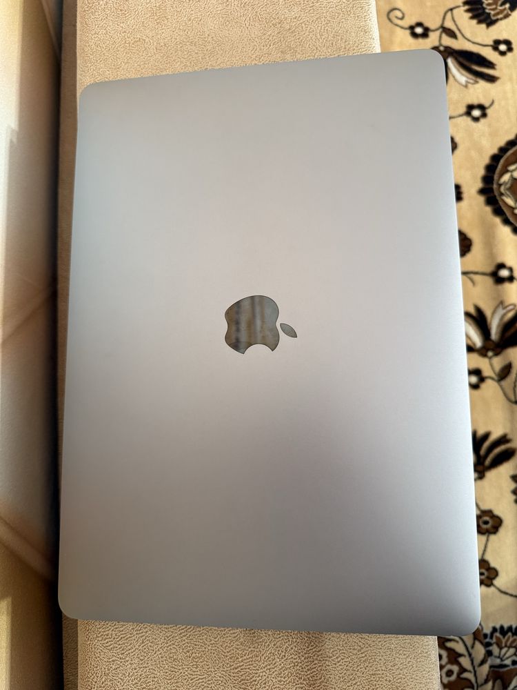Продам MacBook 13 pro 2022 M2 16/256 Идеальное состояние