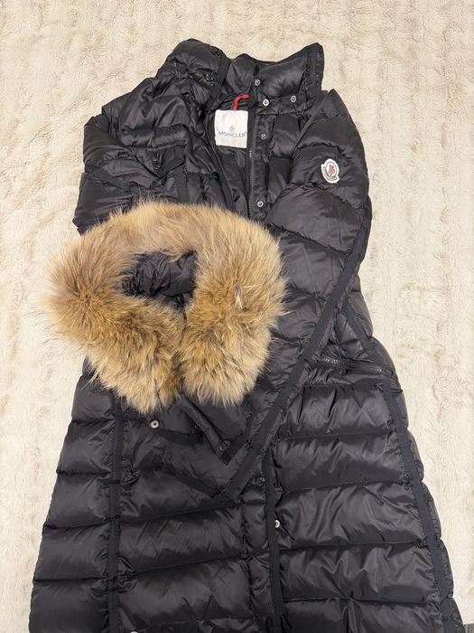 Продам пуховик Moncler