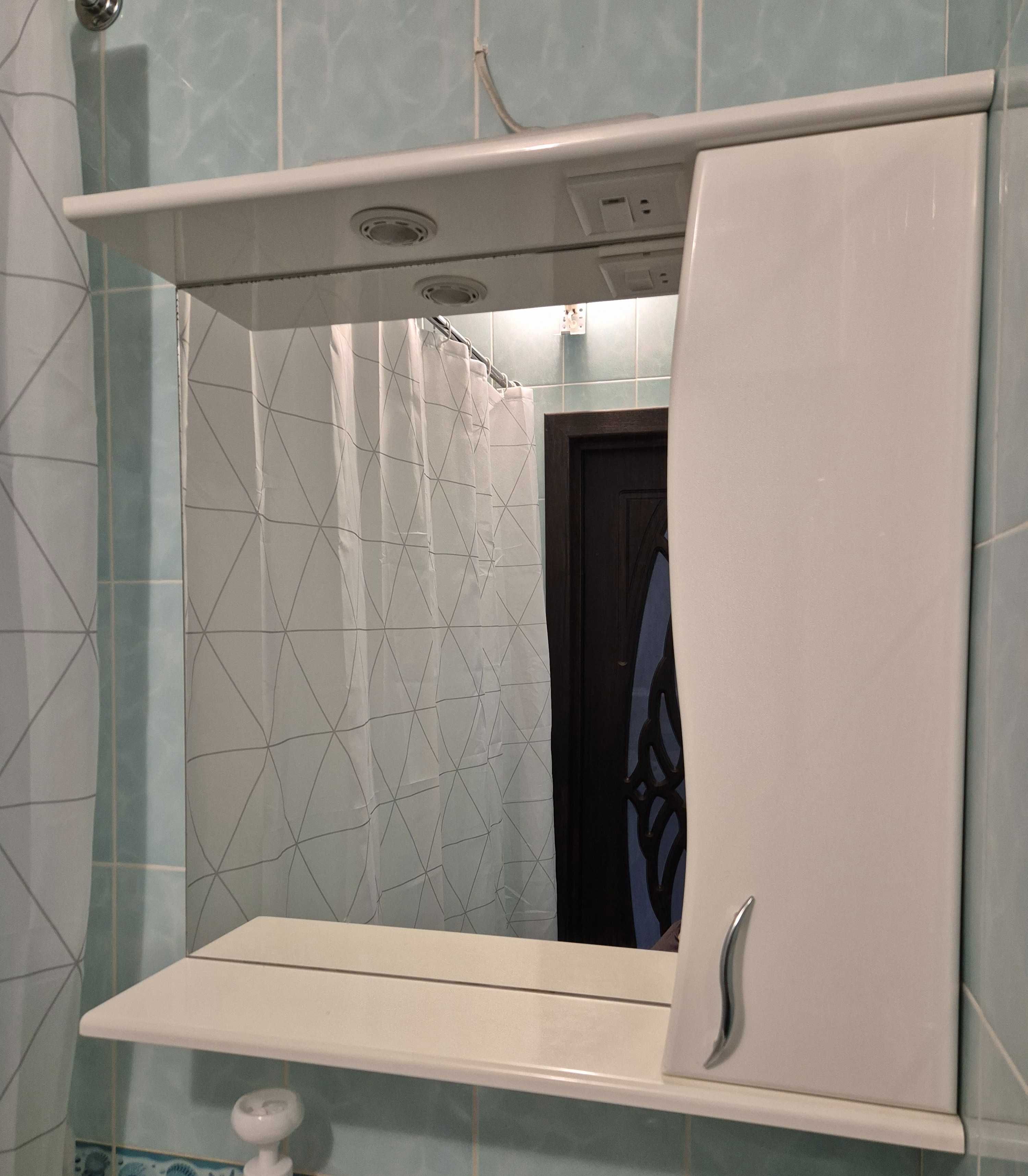 Шафка з дзеркалом у ванну кімнату, 70х70