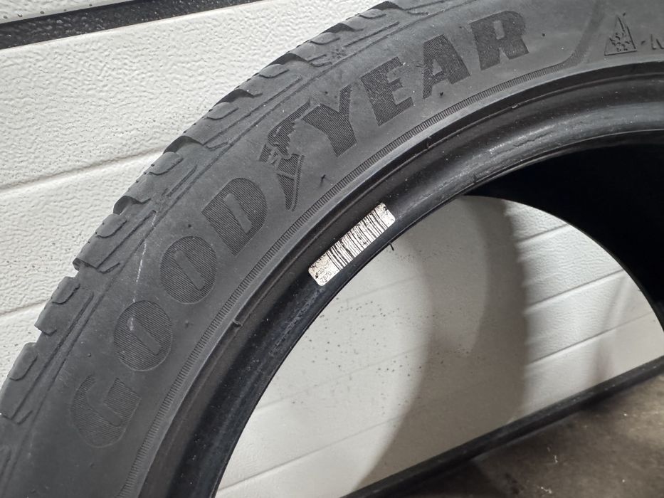 Opony zimowe 235/45R18