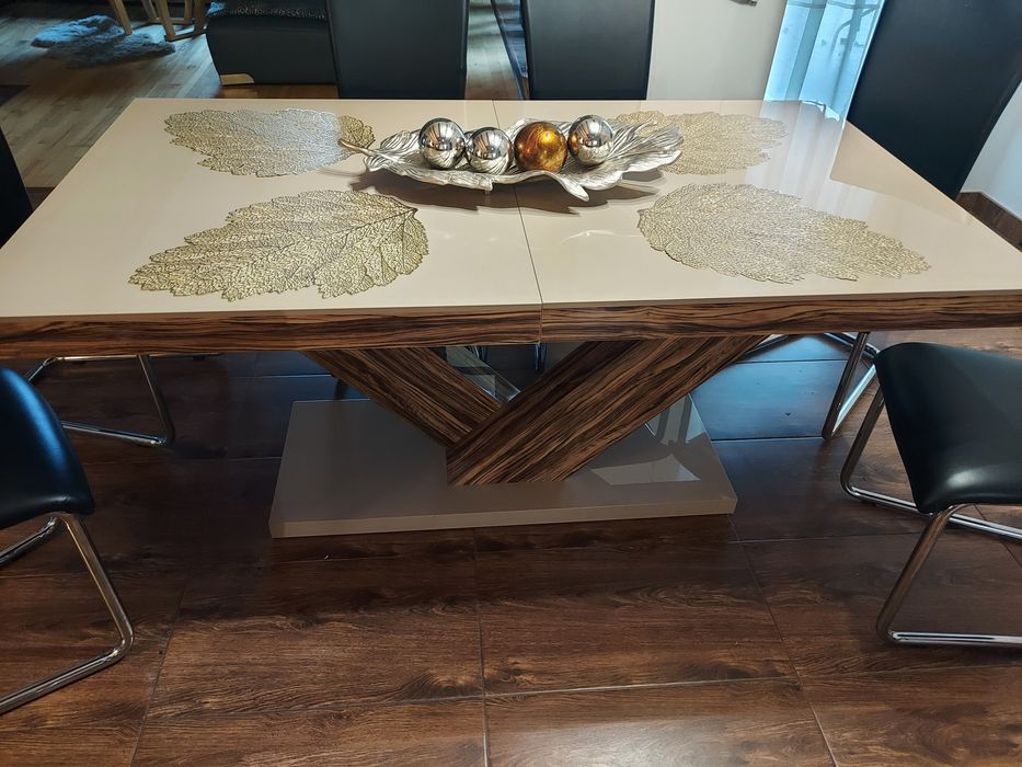 Rozkładany stół  do jadalni