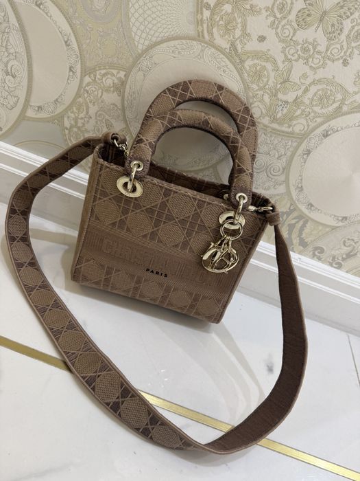 Torebka na ramię z paskiem christian dior