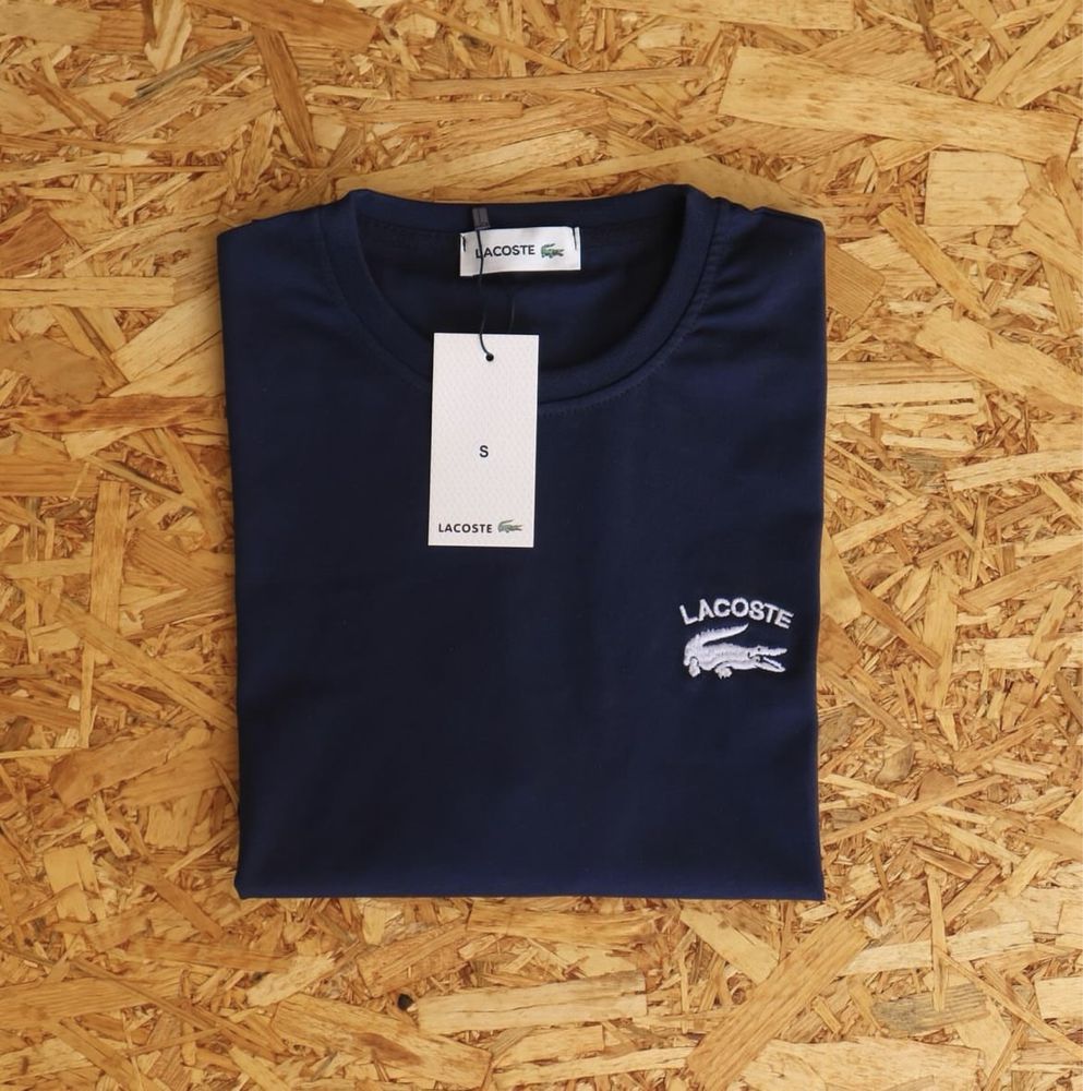 T-shirt lacoste .