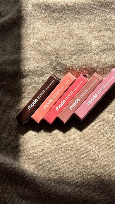 Błyszczyk do ust Rhode