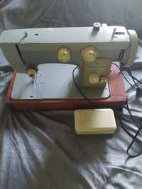 Швейная машинка Чайка с электроприводом