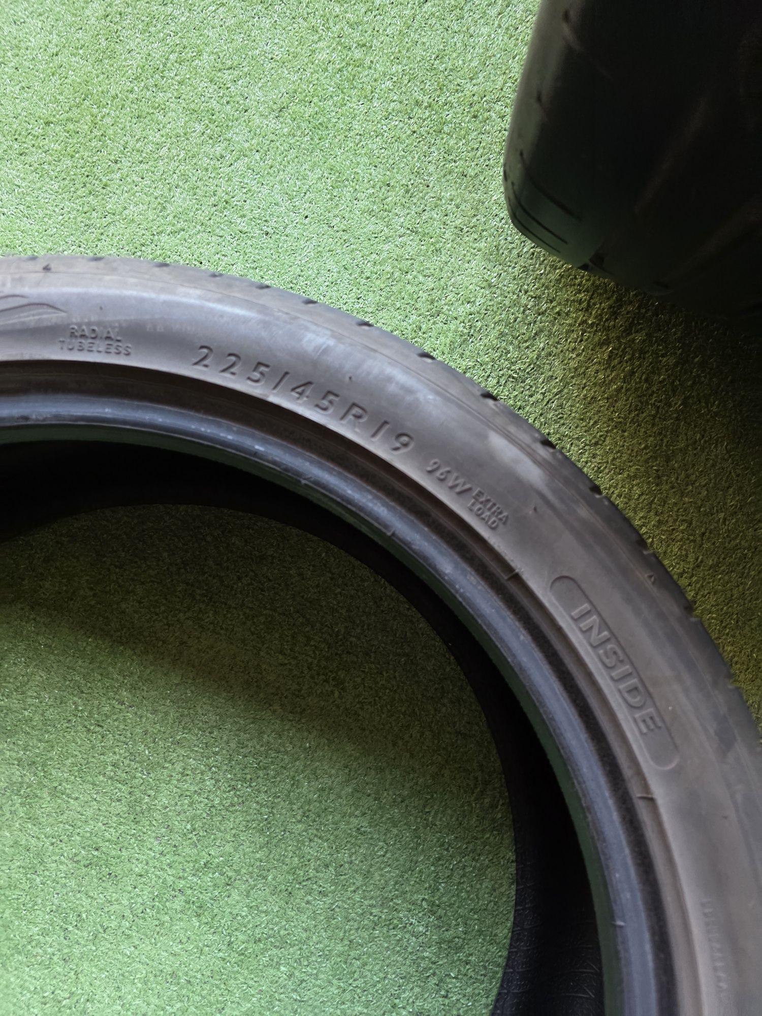 Sprzedam opony letnie Dunlop 225/45R19