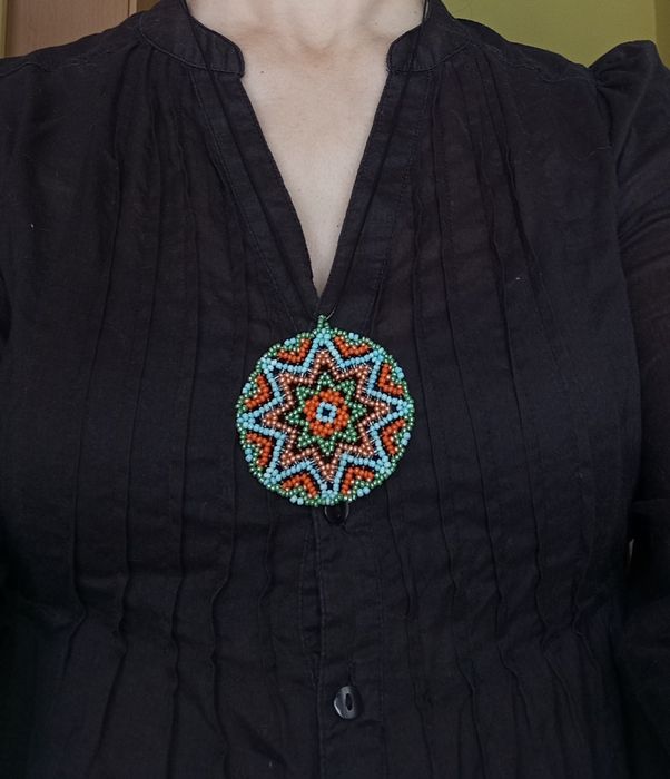 Medalion z koralików.  Ręcznie wykonany.