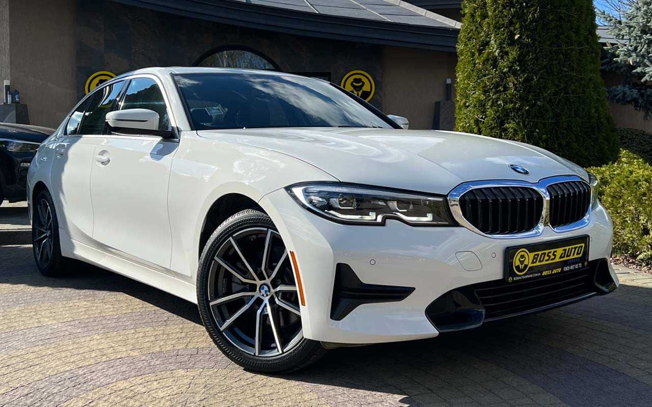 BMW 330 2019 року