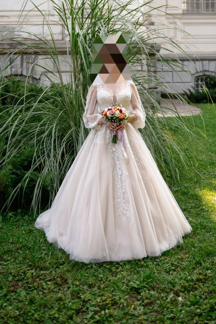 Яскрава Весільна сукня