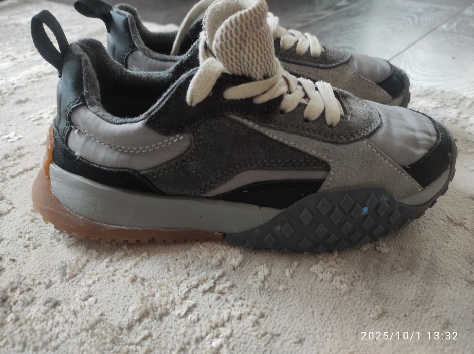 Продам фірмові кросівки