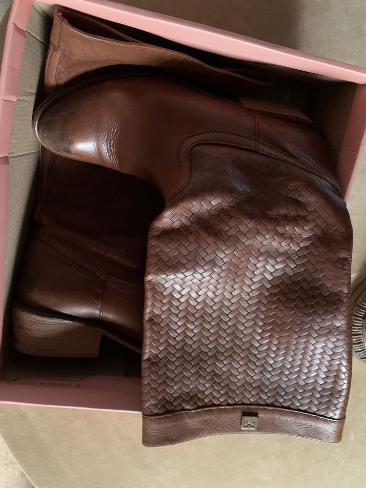 Botas em pele castanhas da Salsa.