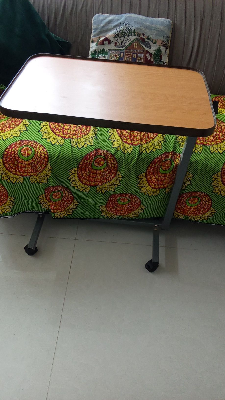 MESA SOFÁ Almoços Leituras. Com Rodas. 6 Fotos