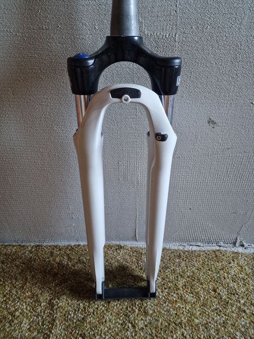 Nowy amortyzator SR Suntour NEX E25 HLO DS 700C tapered, skok 50 mm