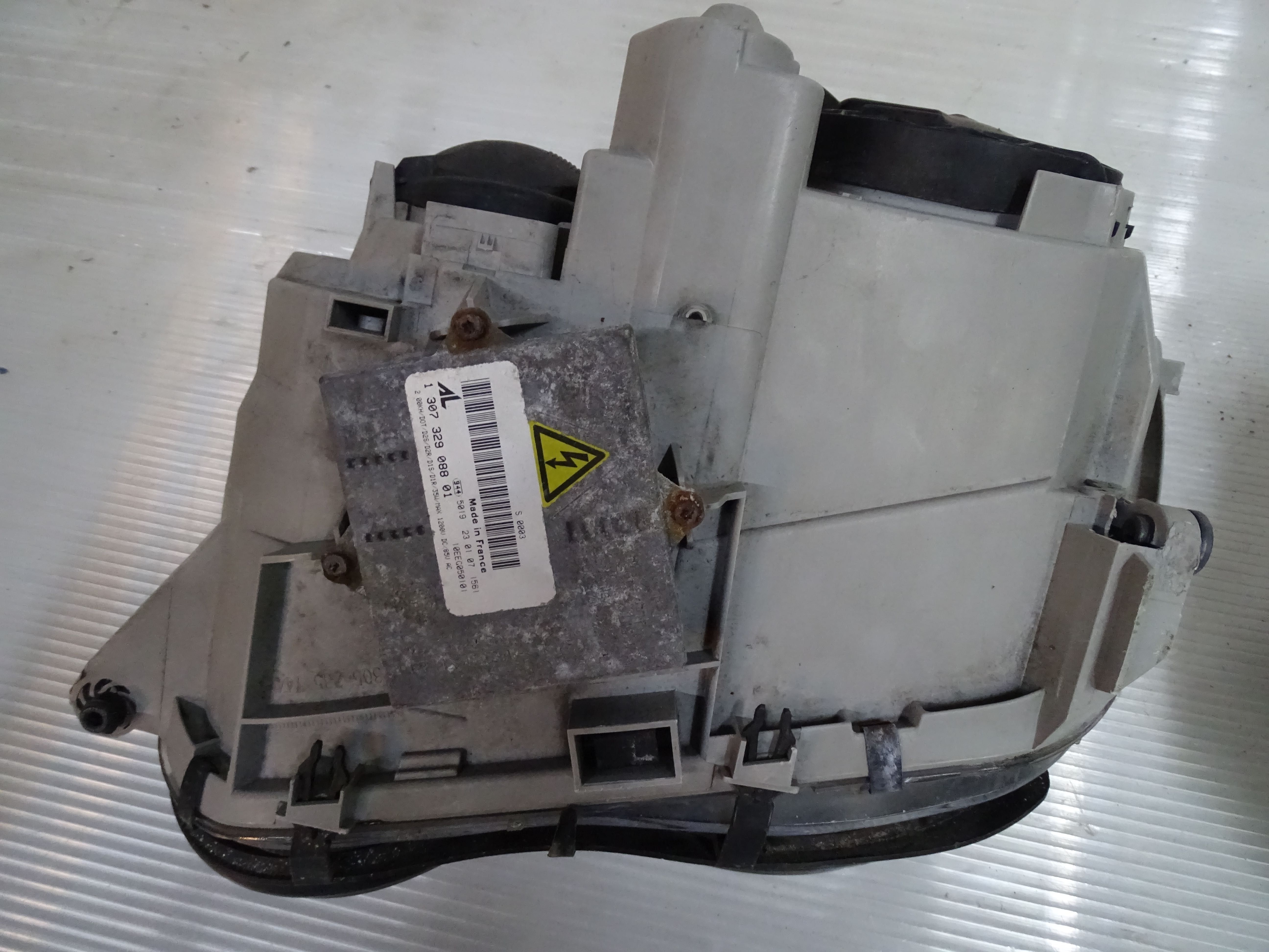 MERCEDES  KLASA W203 lampa Xenon lewa + prawa Europa