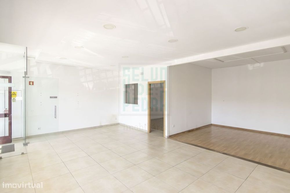 Loja em Rio Tinto para transformação em apartamento