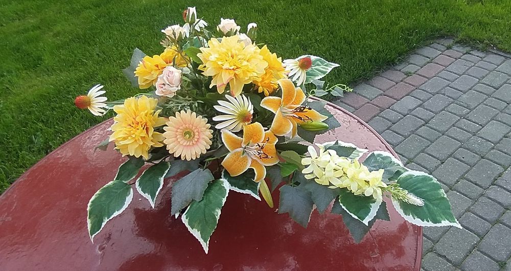 Wiązanki na cmentarz, Kompozycje Kwiatowe na grób, Stroik na cmentarz