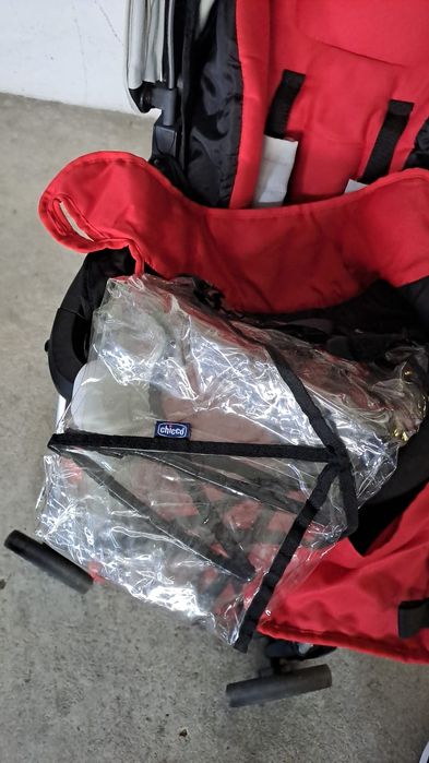 Carrinho Chicco vermelho