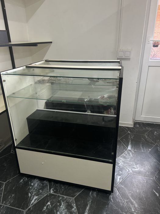 Вітрина для магазина