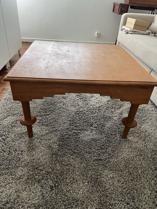 Mesa centro/apoio em madeira maciça
