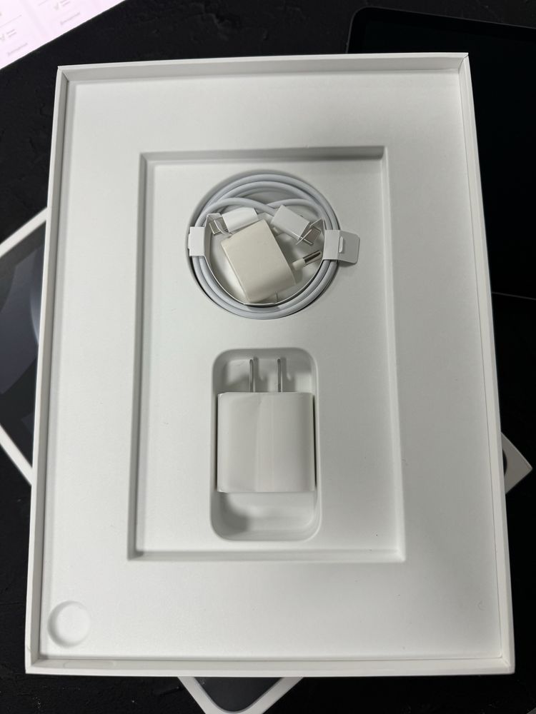 Apple iPad Air 2022 10.9 M1 64gb wifi 17 циклов space 100%