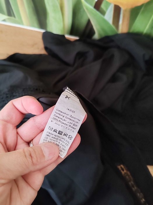 Czarna lekka ciekawa sukienka z koronką rozmiar ok 48/50 poliester