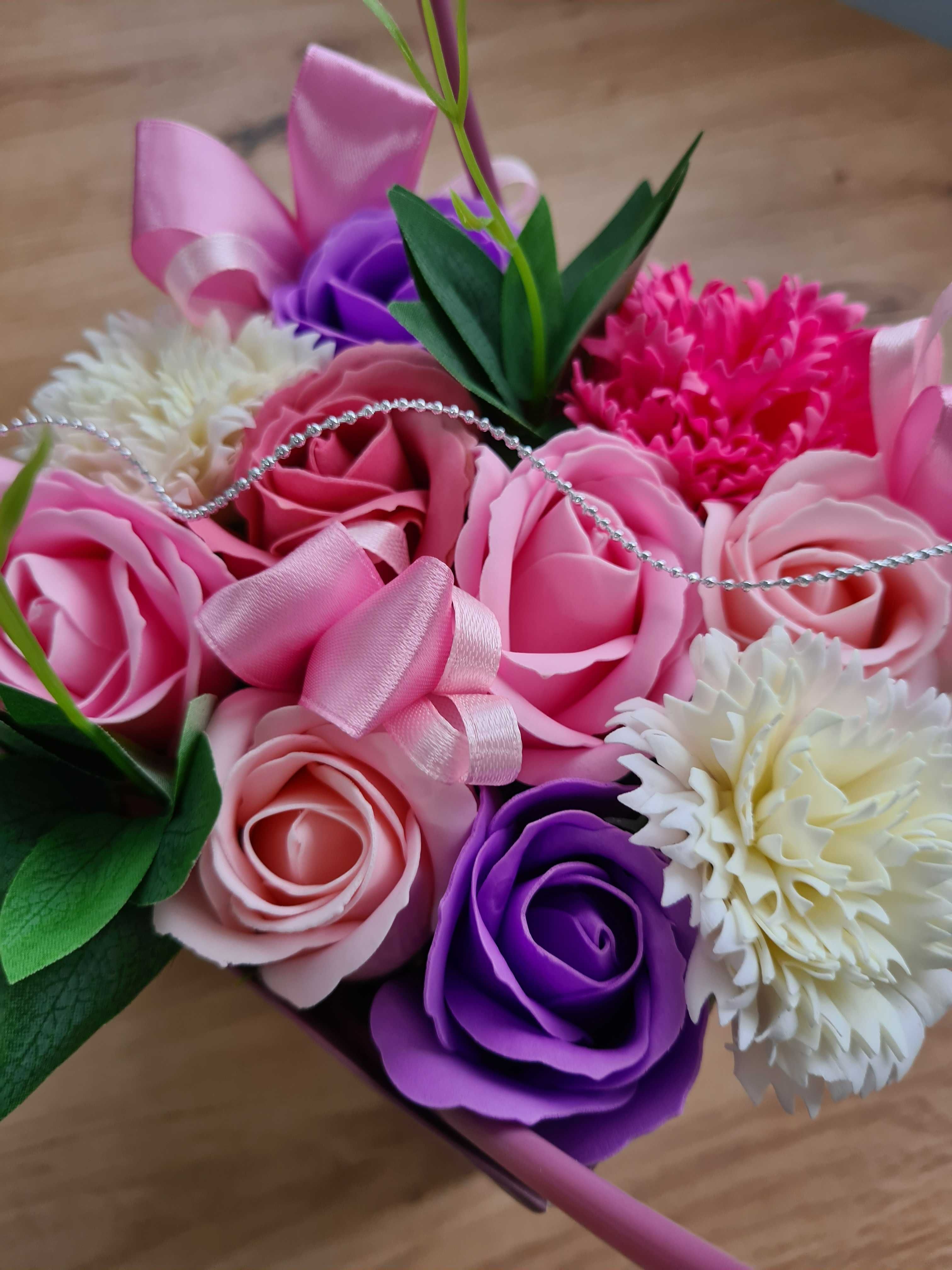 kwiaty róże mydlane urodziny dzień matki prezent zakończenie GRATIS
