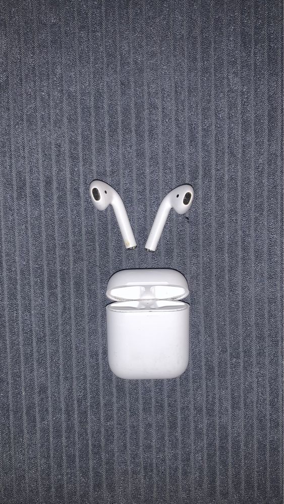 AIRPODS 2ªGERAÇÃO Usados, esquerdo não funciona P/vzs