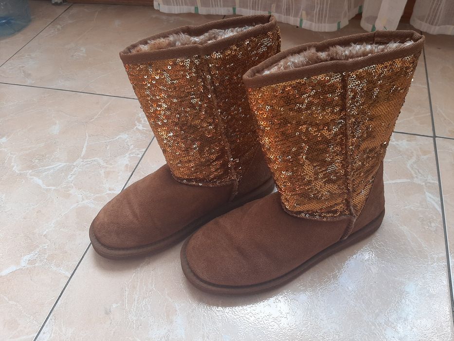 Продам женские угги , зимнии сапоги валенки хорошее состояние, 38р.