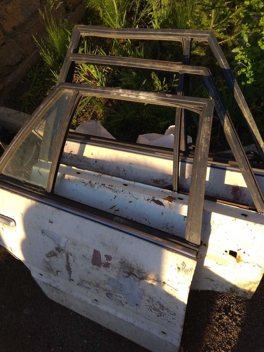 Nissan Skyline r30  двери задние