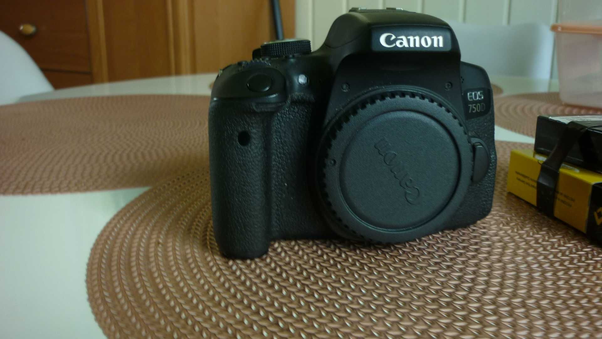 Aparat Canon 750D