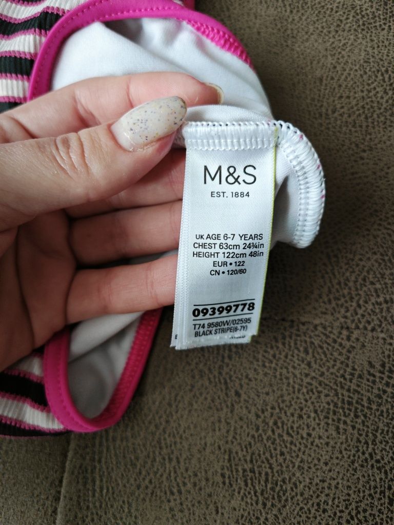 Купальник суцільний M&S, вік 6-7 років, зріст 122 см.