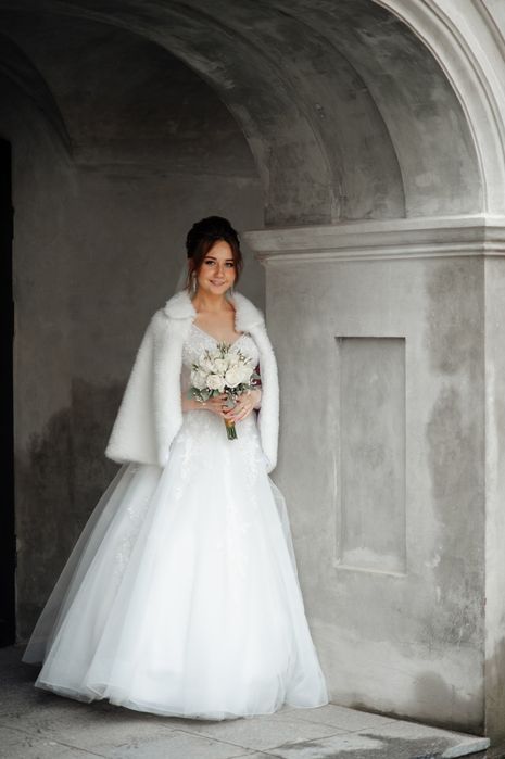 Весільна сукня .