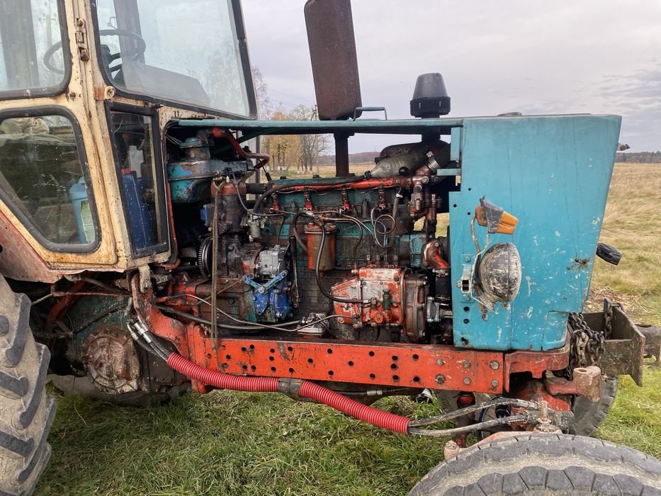 Трактор юмз в робочому стані