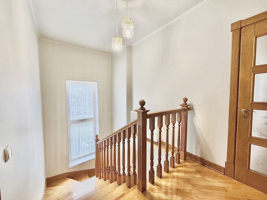 Шикарний котедж з каміном 3/х кім в Кутківцях